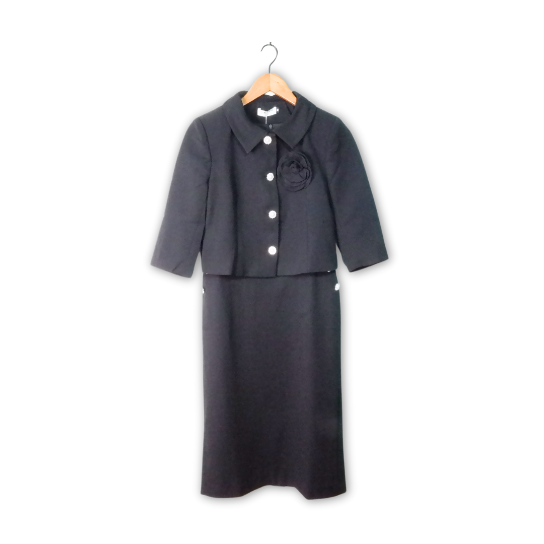 Set áo có hoa hồng và váy